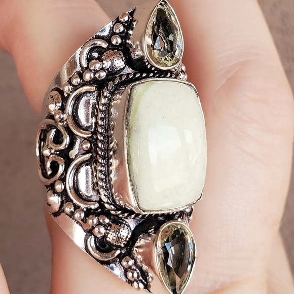 New Lemon Chrysoprase and White Topaz 925 Silver Statement Ring. - Picture 6 of 11